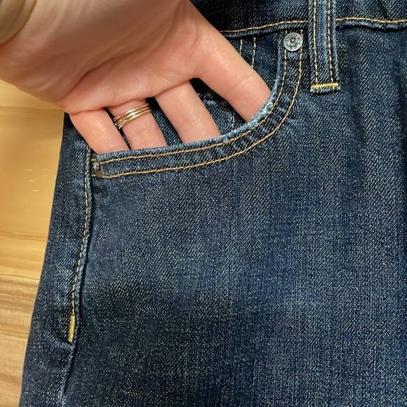 GAP 1969 size 10 Average Dark Wash Cut-off/ Cuffed High-rise 6”-8” Denim Shorts - Picture 5 of 12